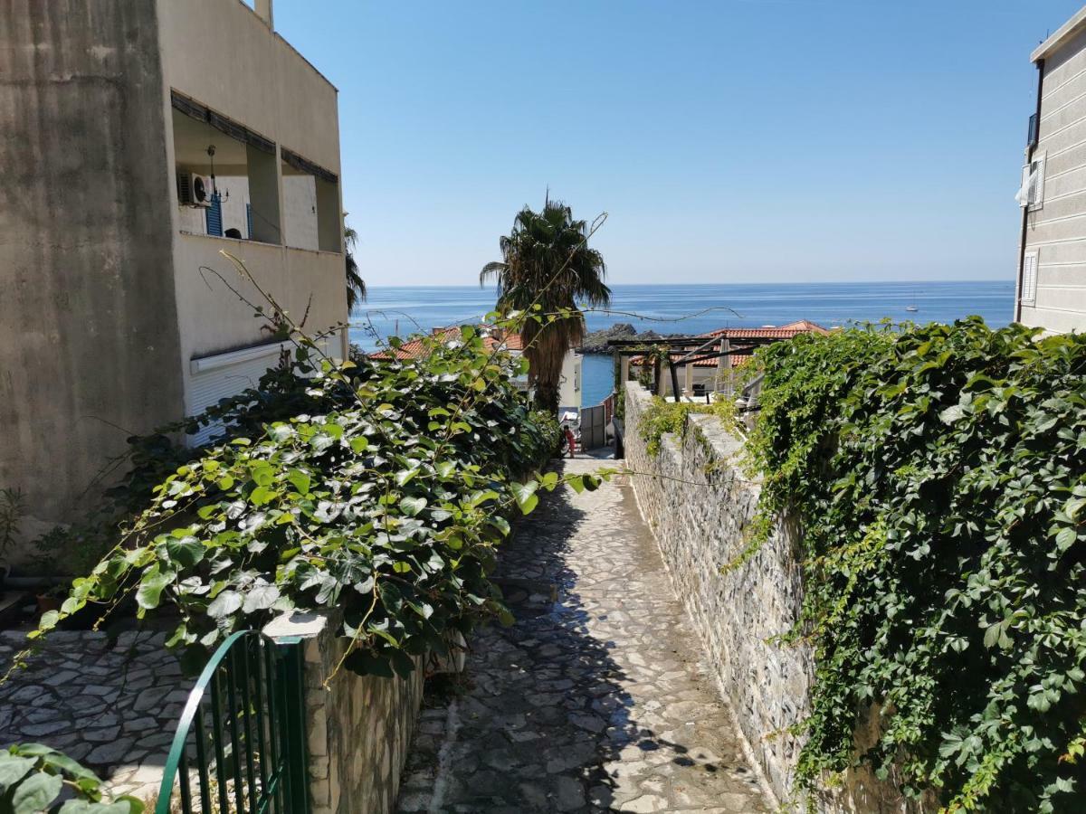 Apartments Rales Sveti Stefan Exterior foto